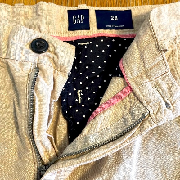 Gap Linen Shorts - Picture 2 of 3